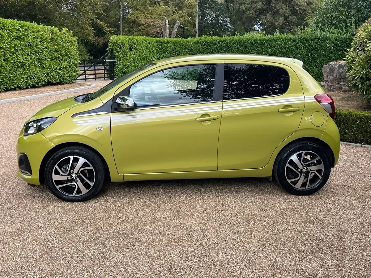 Used Peugeot 108 Collection 70 HP (51 kW) 2019 Green Hatchback