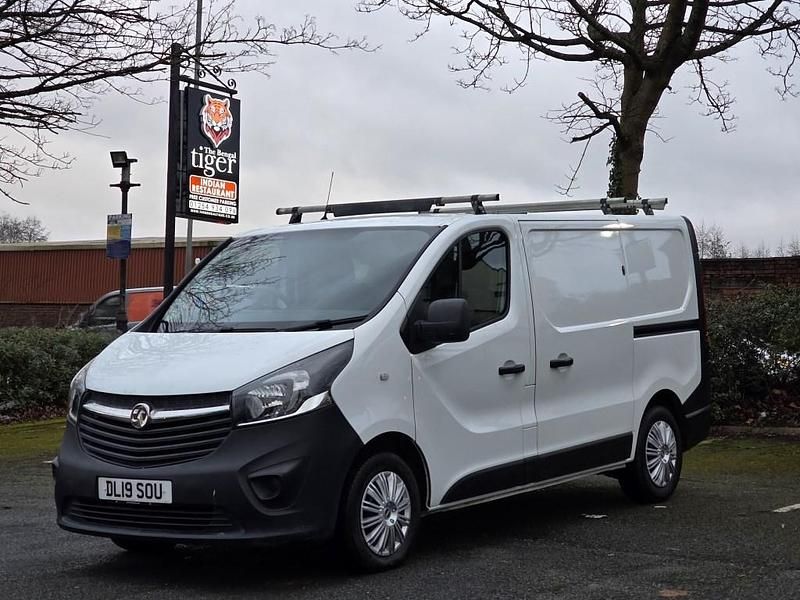Used Vauxhall Vivaro 120 HP (88 kW) 2019 White MPV