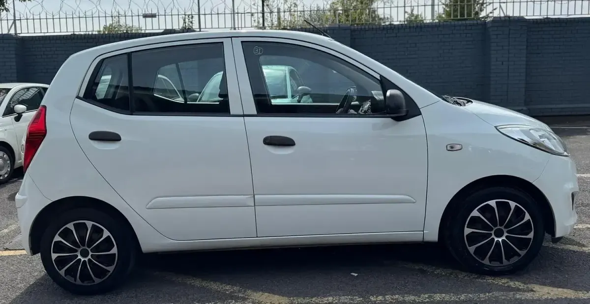Used Hyundai i10 Classic 86 HP (63 kW) 2012 White Hatchback