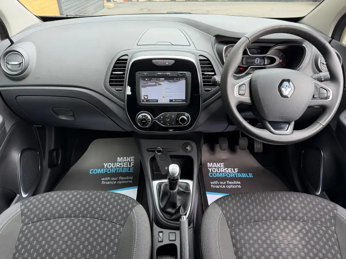 Used Renault Captur Dynamique 90 HP (66 kW) 2018 Cream SUV