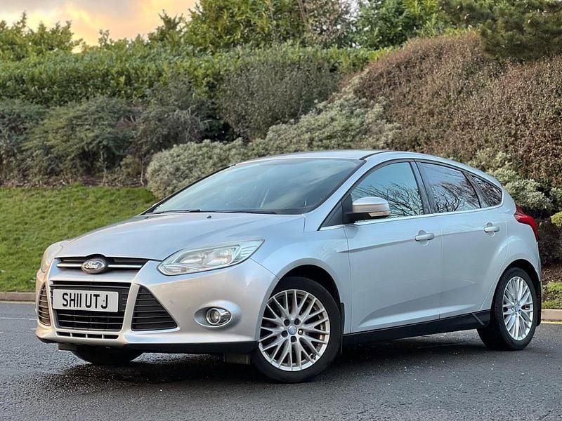 Used Ford Focus Zetec 125 HP (91 kW) 2011 Silver Hatchback