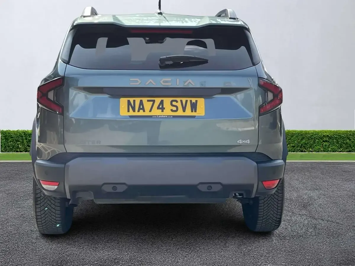 Used Dacia Duster Extreme 130 HP (95 kW) 2024 Green SUV