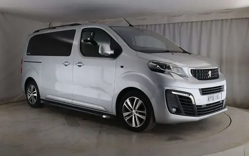 Begagnad Peugeot Traveller Allure 179 HK (131 kW) 2018 Minibuss