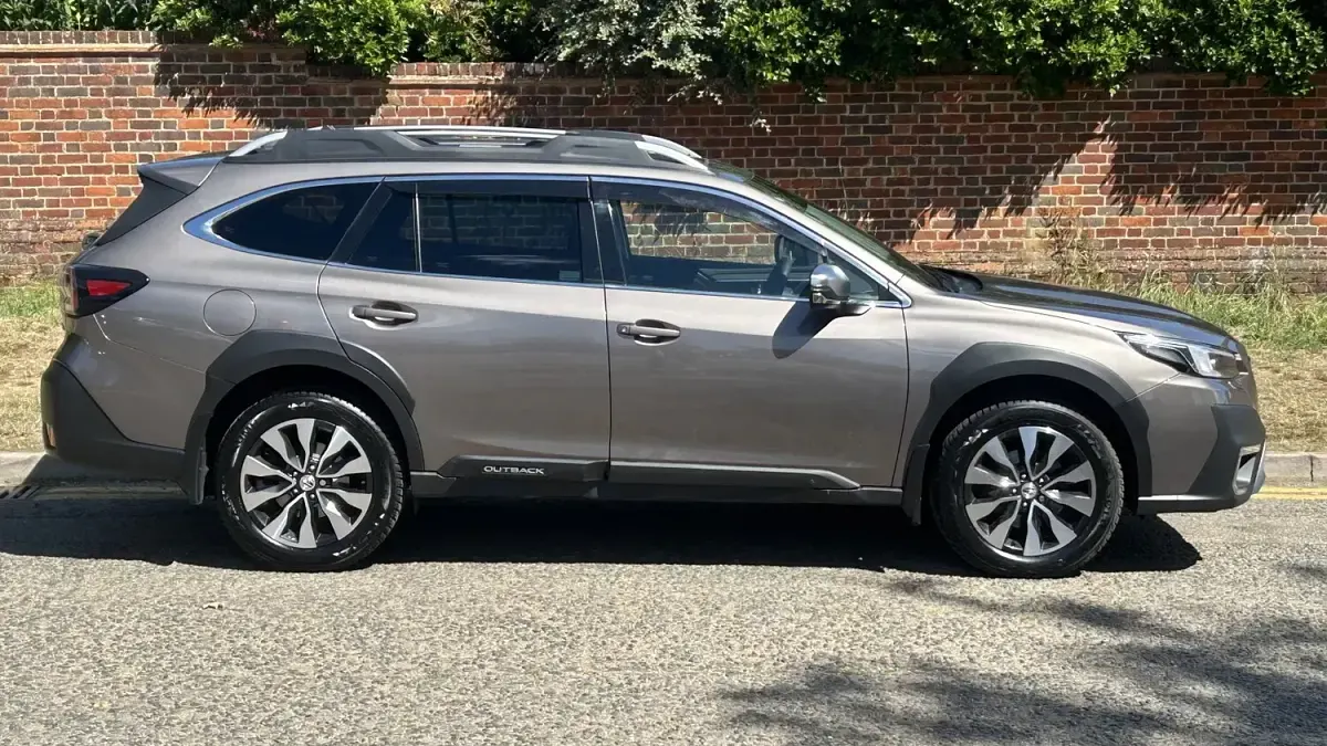 Used Subaru Outback 167 HP (122 kW) 2023 Gold Estate