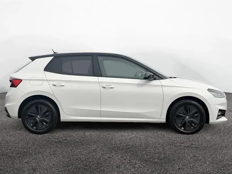 Used Skoda Fabia Colour Edition 70 HP (51 kW) 2023 White Hatchback