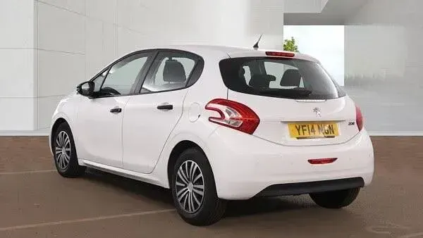 Used Peugeot 208 Access 68 HP (50 kW) 2014 White Hatchback