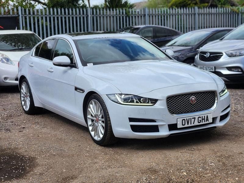 Usado Jaguar XE Portfolio 180 HP (132 kW) 2017 Branco Sedan