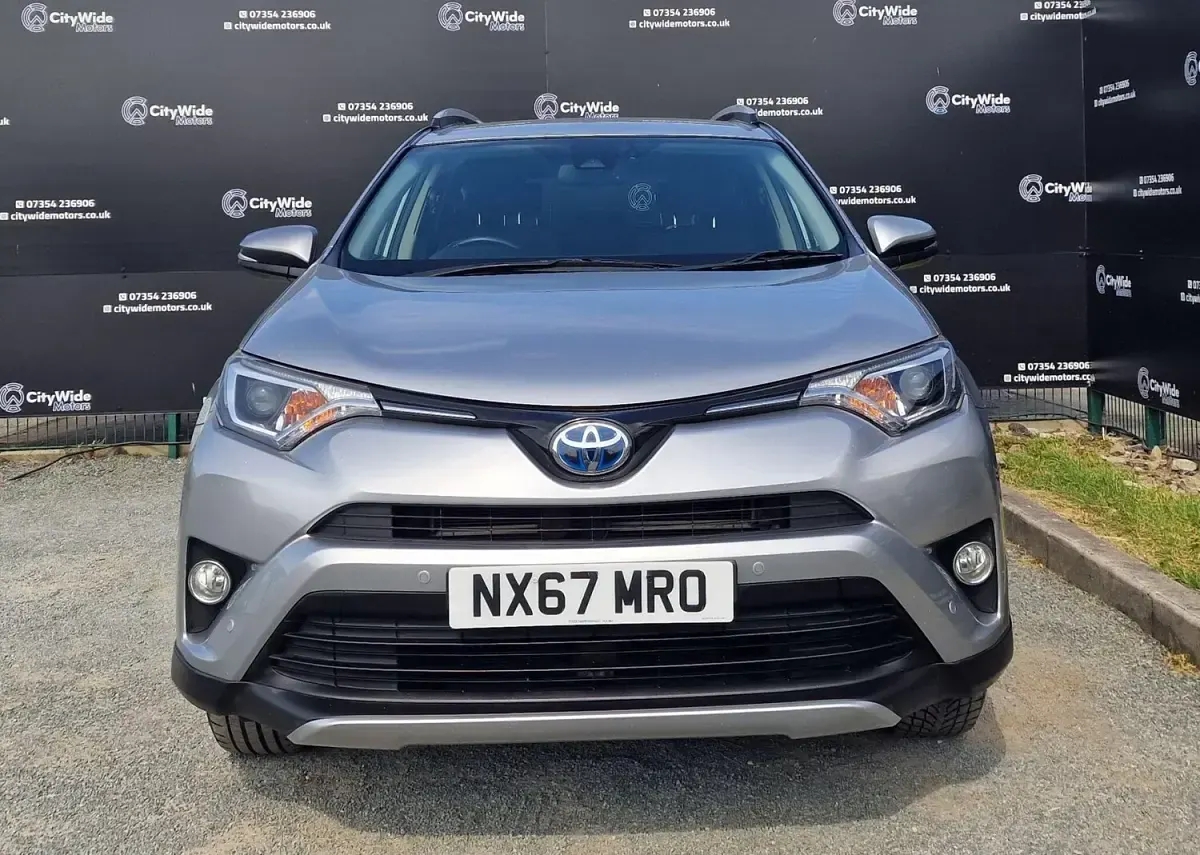 Used Toyota RAV4 Business Edition 197 HP (144 kW) 2017 Silver SUV