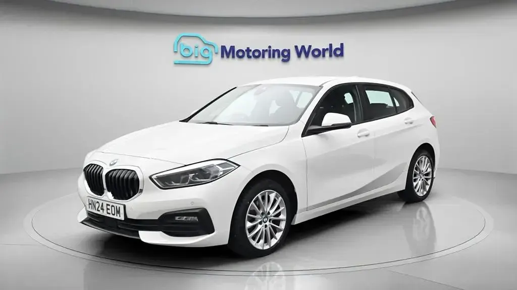 Używany BMW 116 116 KM (85 kW) 2024 Biały Hatchback