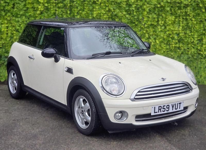Used Mini Cooper Hatch 2009 White Hatchback