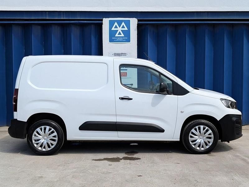 Used Peugeot Partner 2021 White MPV