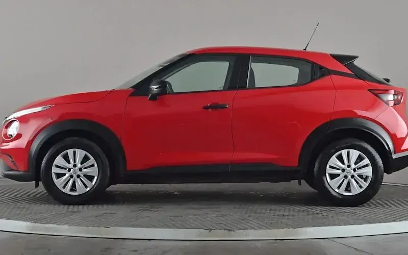 Usado Nissan Juke Visia 114 HP (83 kW) 2022 Vermelho SUV