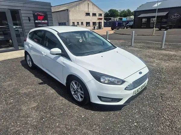 Used Ford Focus Zetec 120 HP (88 kW) 2017 White Hatchback