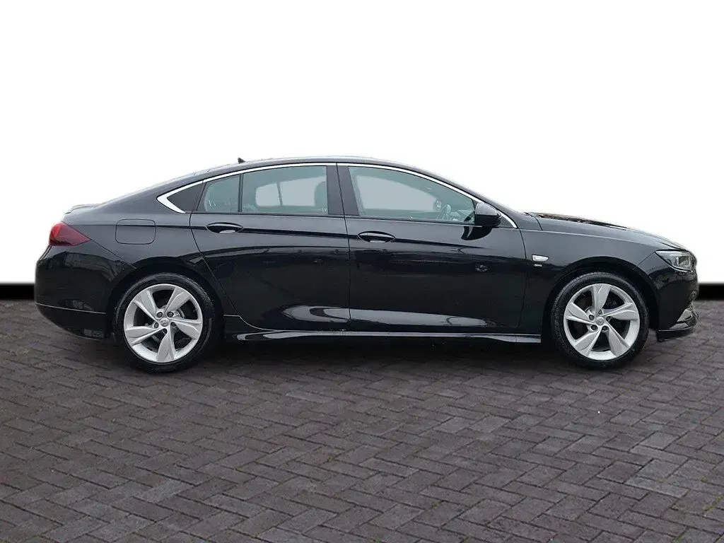 Used Vauxhall Insignia SRi 165 HP (121 kW) 2019 Black Hatchback