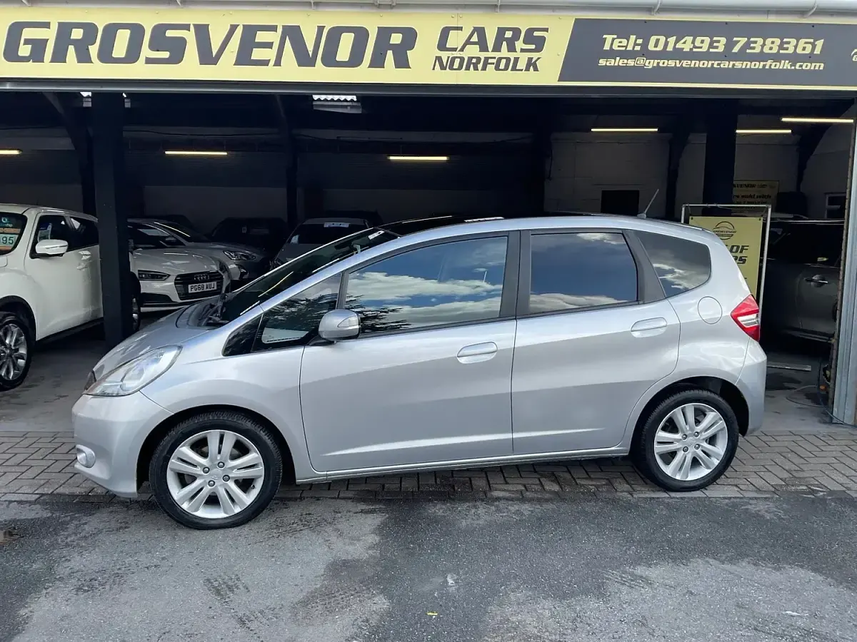 Used Honda Jazz ES 99 HP (72 kW) 2013 Silver Hatchback