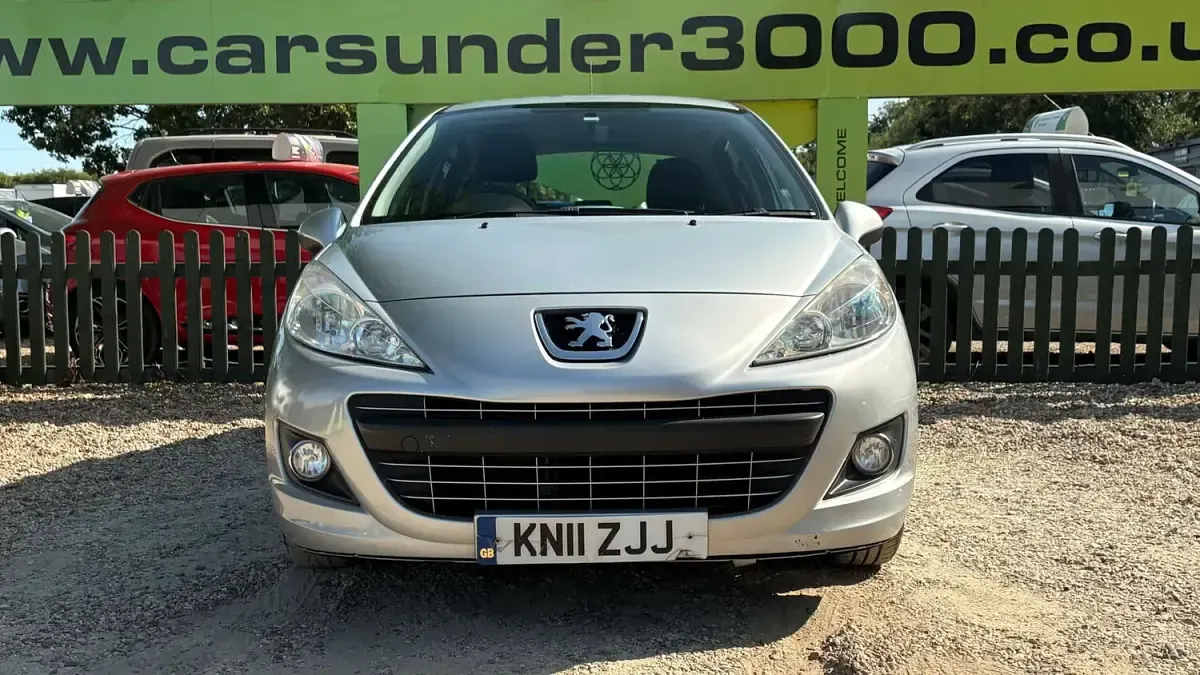 Used Peugeot 207 Active 95 HP (69 kW) 2011 Silver Hatchback