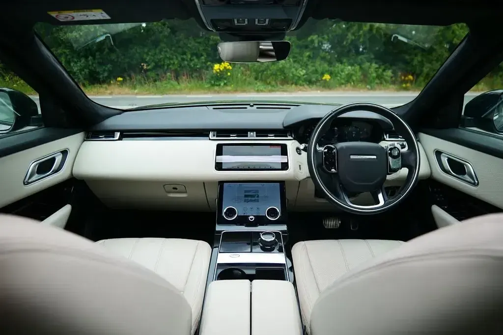 Used Land Rover Range Rover Velar R-Dynamic 250 HP (183 kW) 2018 Grey SUV
