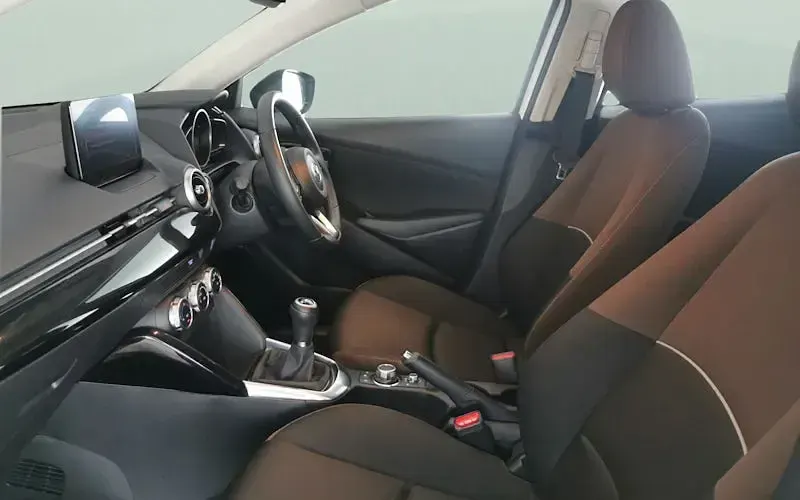 Used Mazda 2 90 HP (66 kW) 2022 White Hatchback