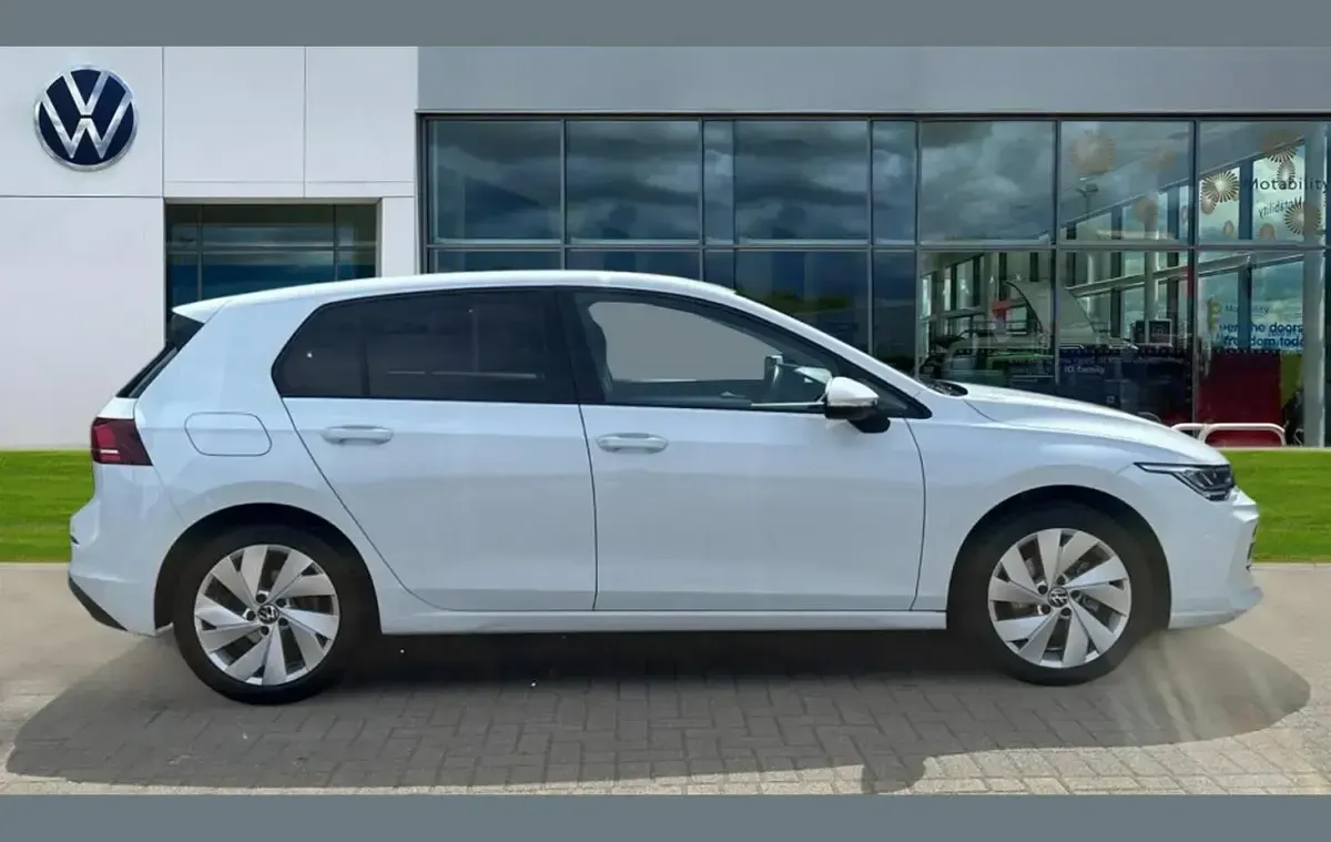 Used VW Golf VIII Match 147 HP (108 kW) 2024 White Hatchback