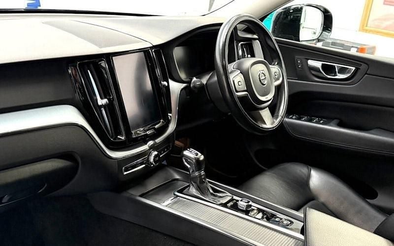 Used Volvo XC60 Momentum 190 HP (139 kW) 2018 Black SUV