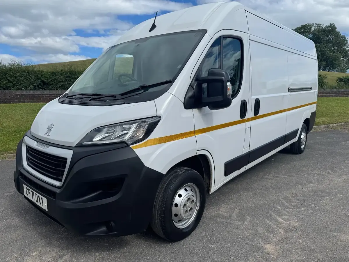 Used Peugeot Boxer 140 HP (102 kW) 2021 White Van