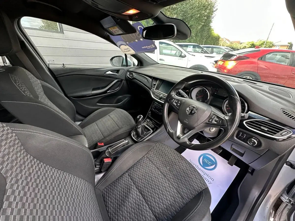 Used Vauxhall Astra SRi 2017 Silver Hatchback