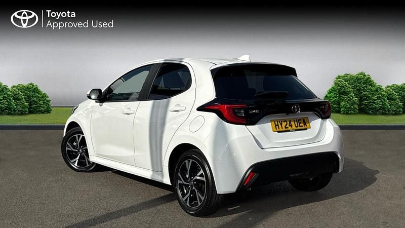 Used Toyota Yaris Hybrid Design 116 HP (85 kW) 2024 Pure white