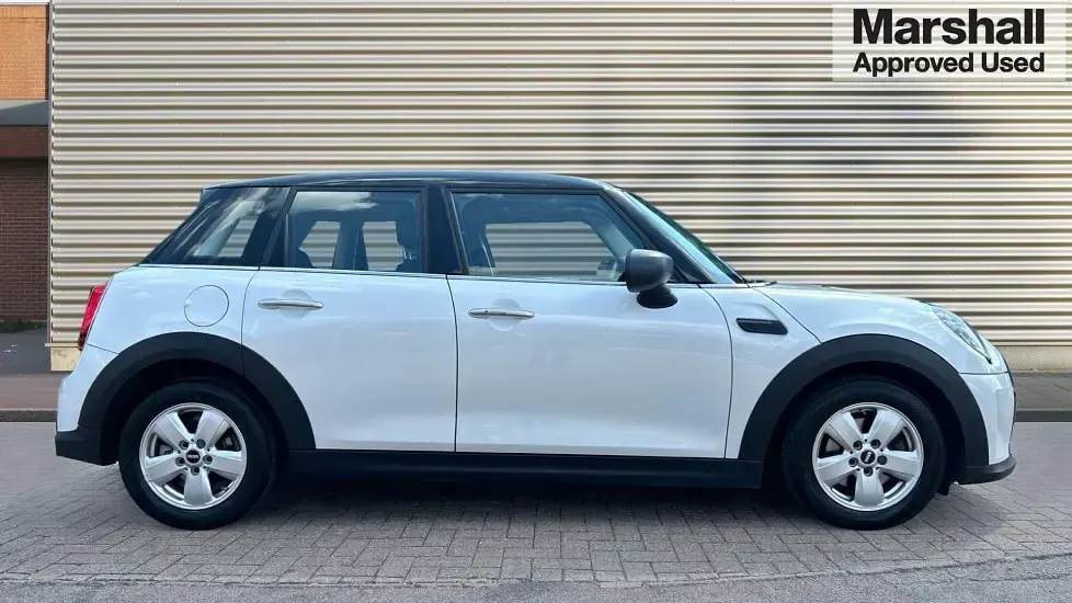 Used Mini Cooper Classic 136 HP (100 kW) 2023 White Hatchback