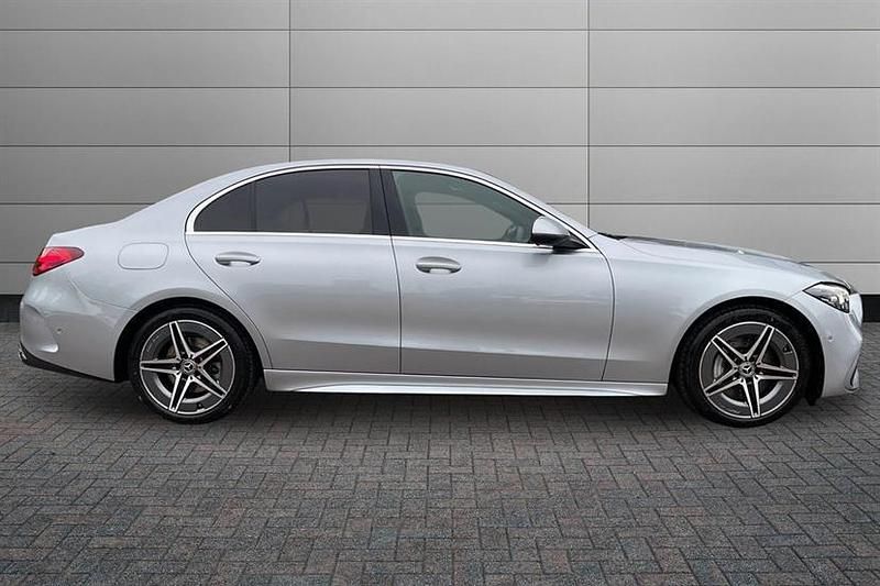 Usado Mercedes C200 AMG line 204 HP (150 kW) 2025 Prateado Sedan