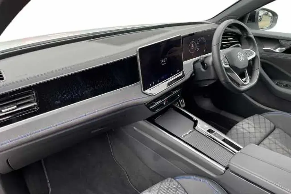 Used VW Passat 150 HP (110 kW) 2024 Estate
