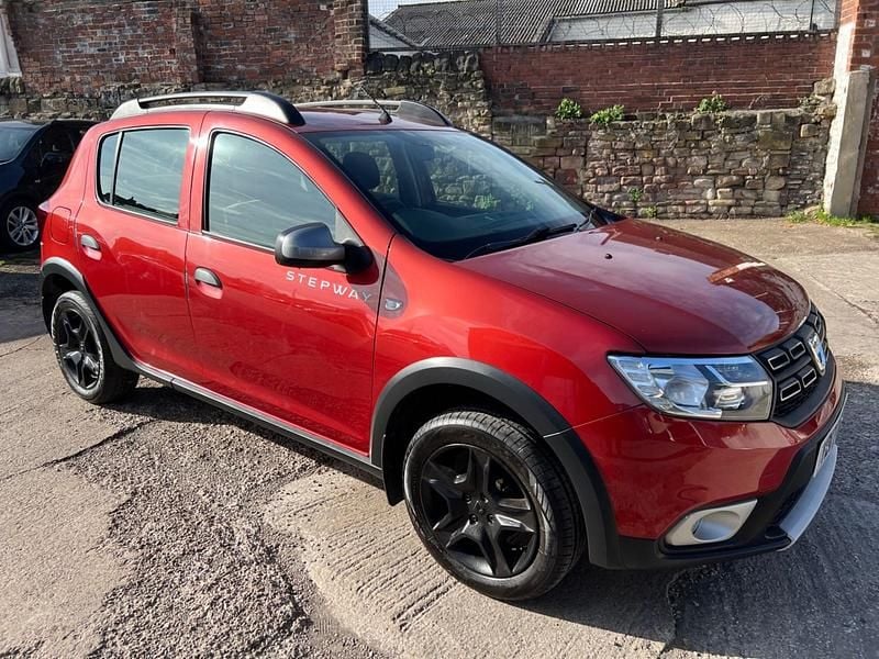 Used Dacia Sandero Lauréate 90 HP (66 kW) 2017 Red Hatchback