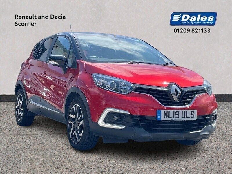 Used Renault Captur Iconic 90 HP (66 kW) 2019 Flame red with black roof  SUV