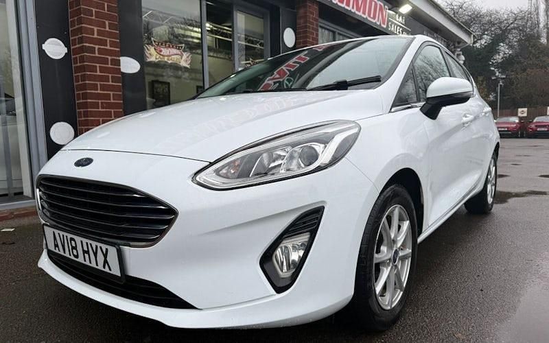 Used Ford Fiesta Zetec 101 HP (74 kW) 2018 White Hatchback