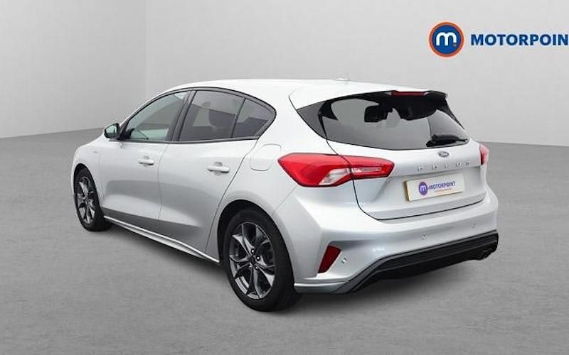 Begagnad Ford Focus ST-Line 125 HK (91 kW) 2019 Silver Halvkombi