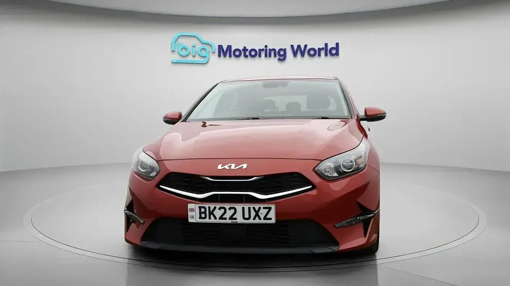 Usado Kia Ceed 158 HP (116 kW) 2022 Vermelho Citadino
