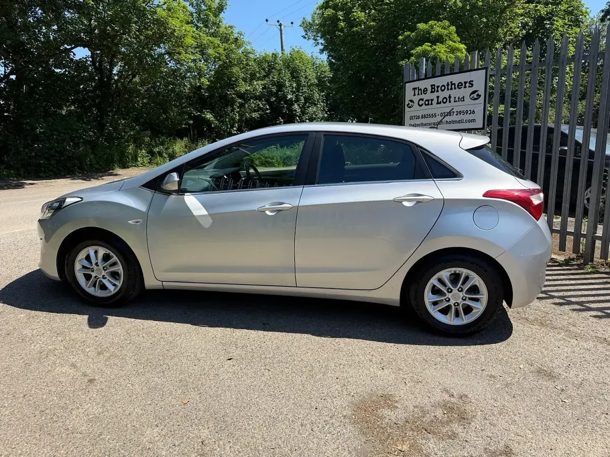 Used Hyundai i30 SE 110 HP (80 kW) 2015 Silver Hatchback
