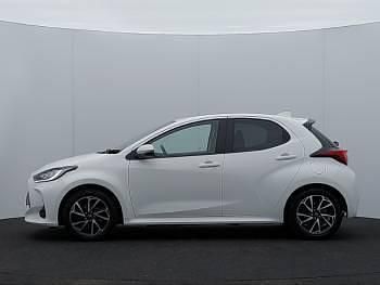 Used Toyota Yaris Hybrid Design 116 HP (85 kW) 2023 White Hatchback