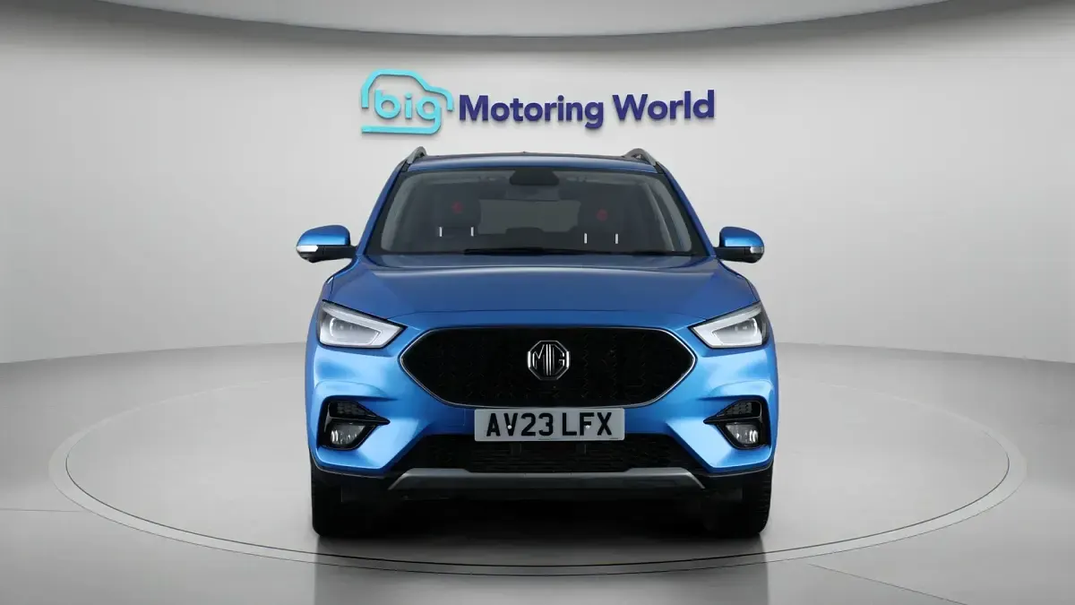 Käytetty MG ZS Exclusive 111 HP (81 kW) 2023 Sininen Katumaasturi