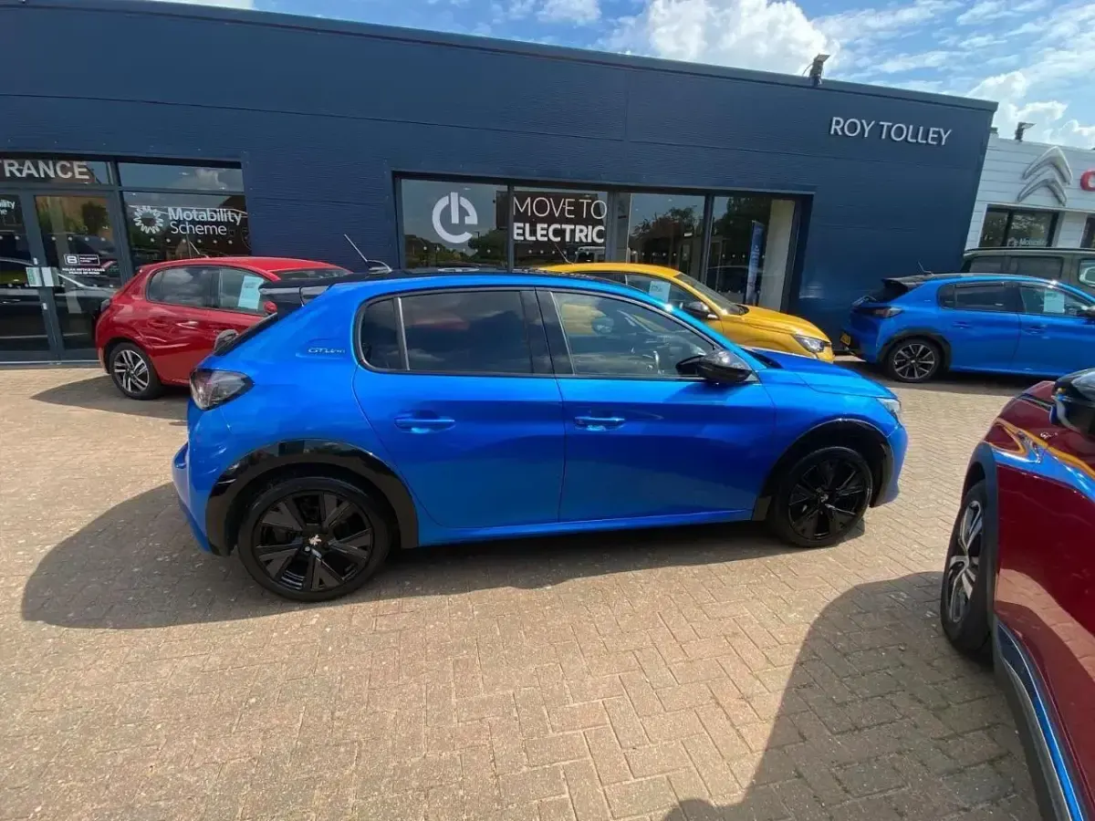 Used Peugeot 208 GT-line 129 HP (94 kW) 2020 Blue Hatchback