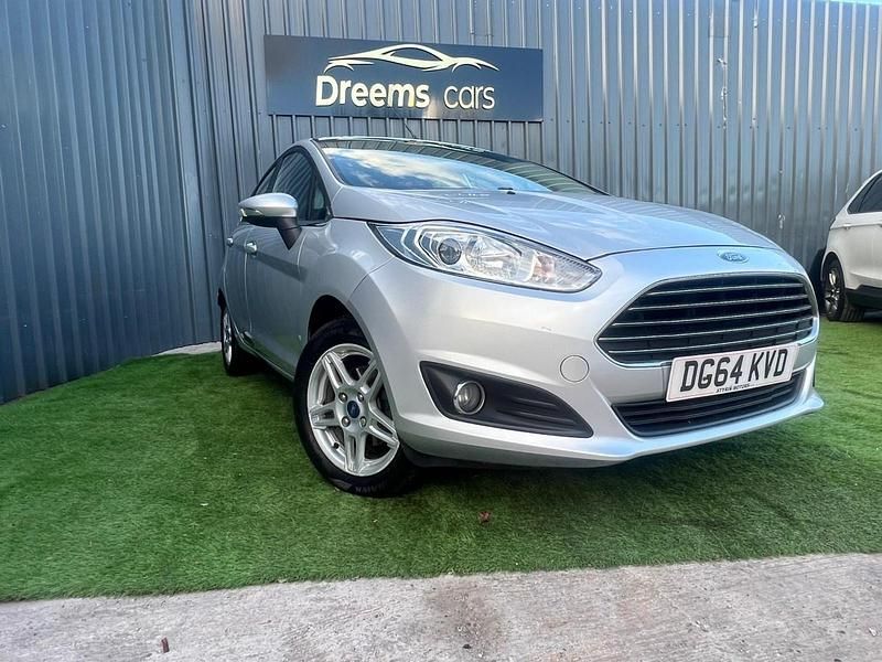 Usado Ford Fiesta Zetec 82 HP (60 kW) 2015 Prateado Citadino