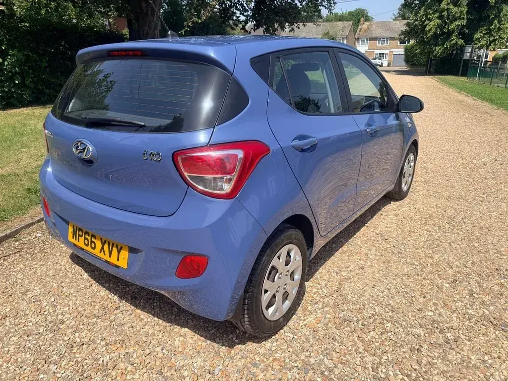Used Hyundai i10 SE 67 HP (49 kW) 2016 Blue Hatchback