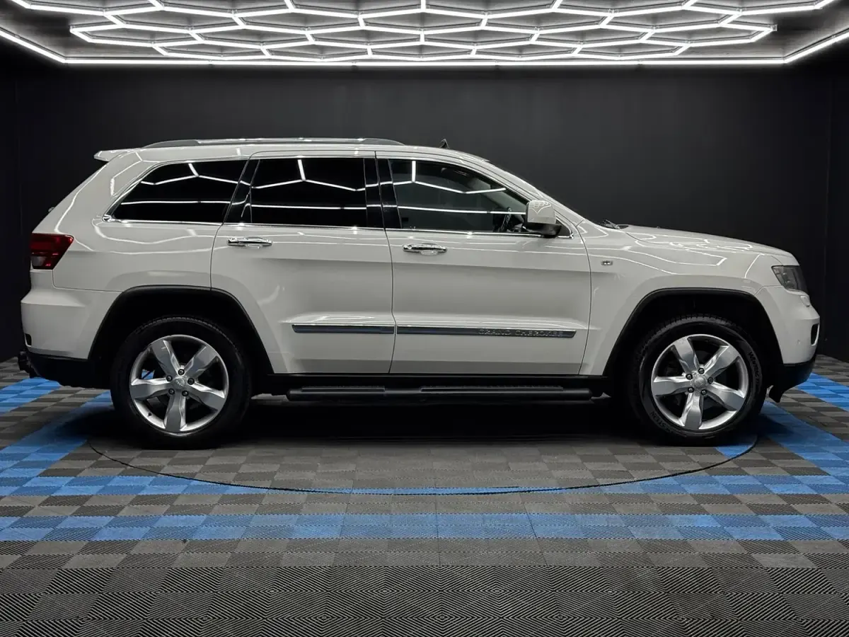 Used Jeep Grand Cherokee Overland 237 HP (174 kW) 2012 White SUV