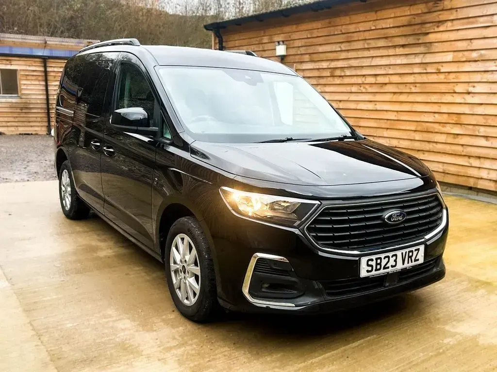 Used Ford Grand Tourneo Connect 122 HP (89 kW) 2023 Black MPV