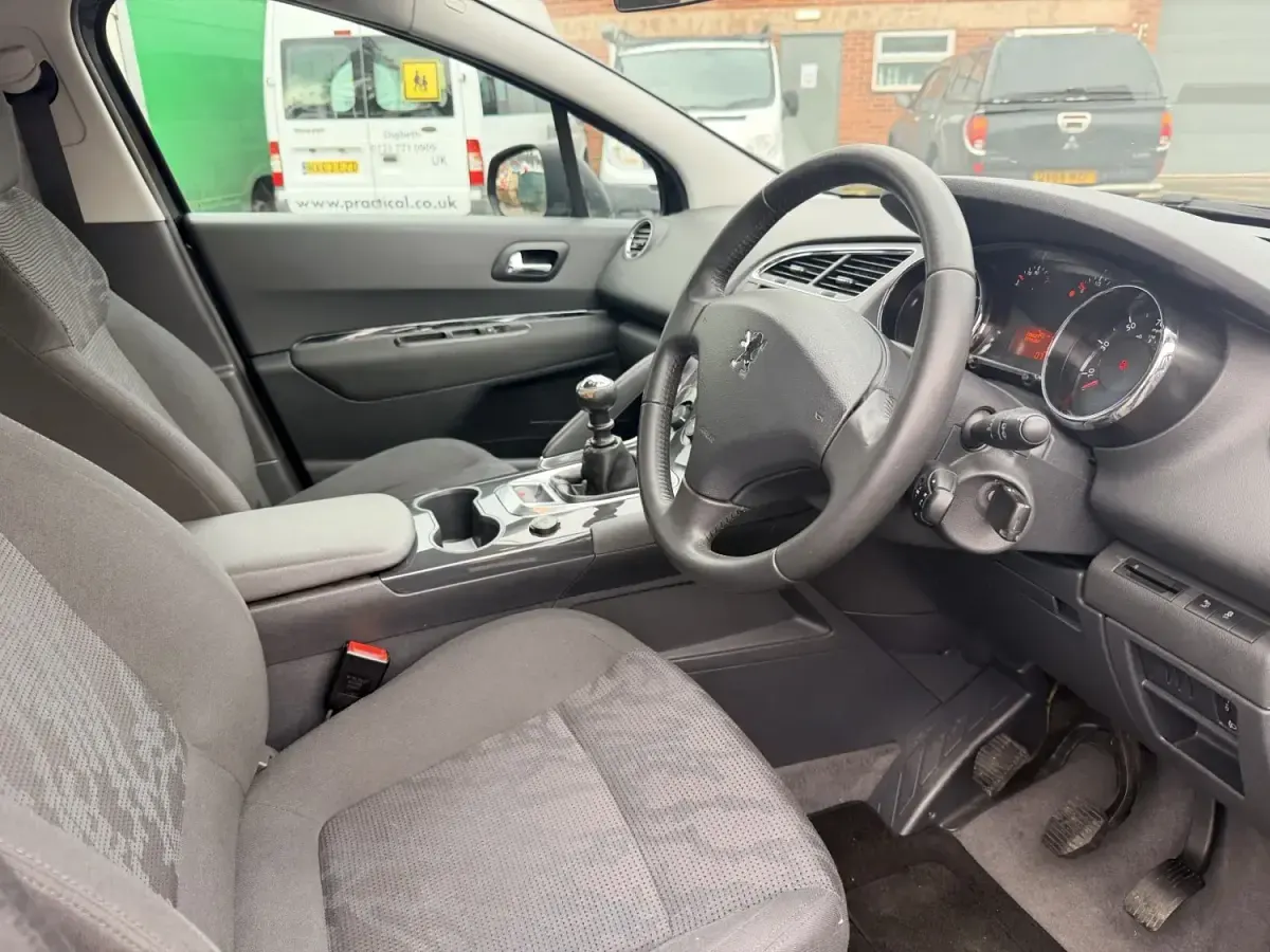 Używany Peugeot 3008 Active 2013 Czarny Kombi