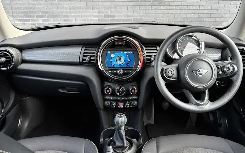 Used Mini Cooper Classic 136 HP (100 kW) 2021 Hatchback