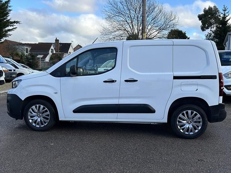 Used Peugeot Partner 100 HP (73 kW) 2019 White MPV