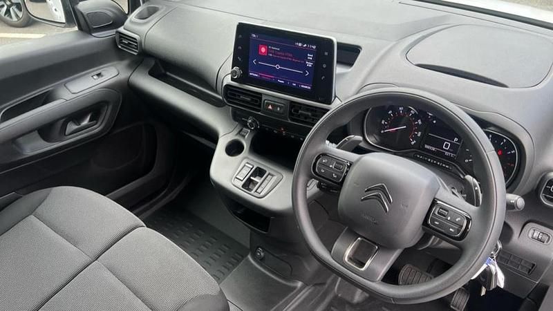 White New 2024 Citroën Berlingo MPV | £18,975 (Fair price) - Image 1/4