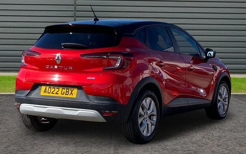 Second-hand Renault Captur Iconic 145 CP (106 kW) 2022 Roșu SUV