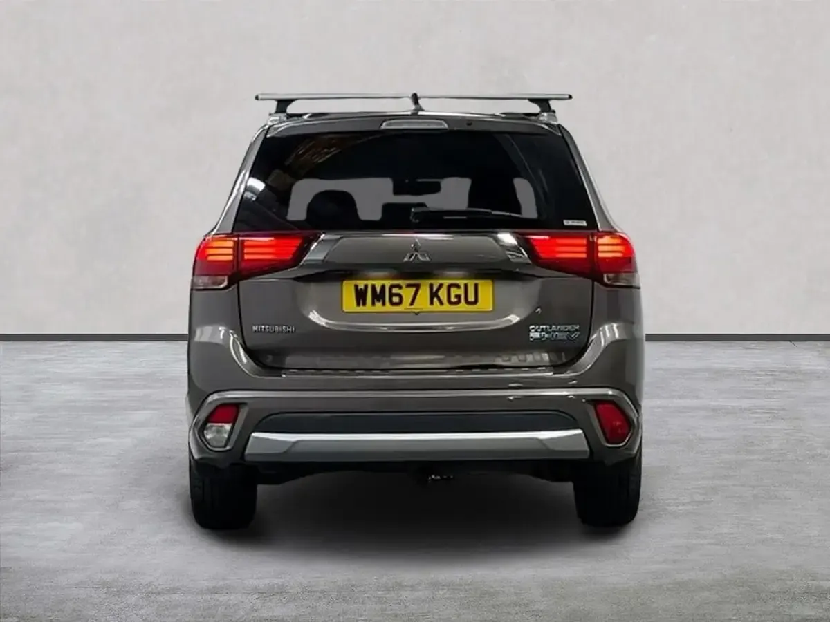 Used Mitsubishi Outlander P-HEV 200 HP (147 kW) 2017 Brown SUV