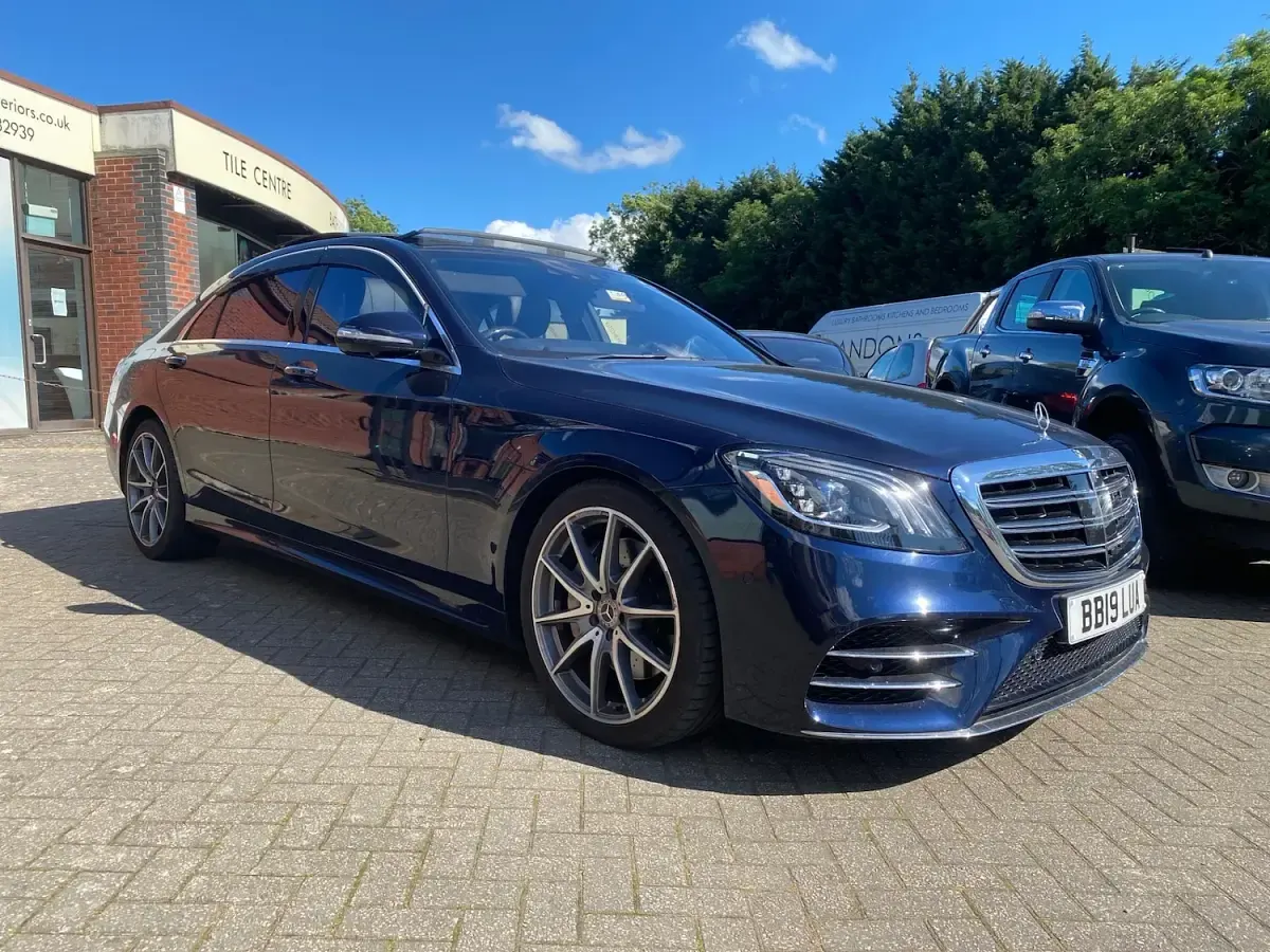 Used Mercedes 560 Premium 465 HP (342 kW) 2019 Blue Sedan